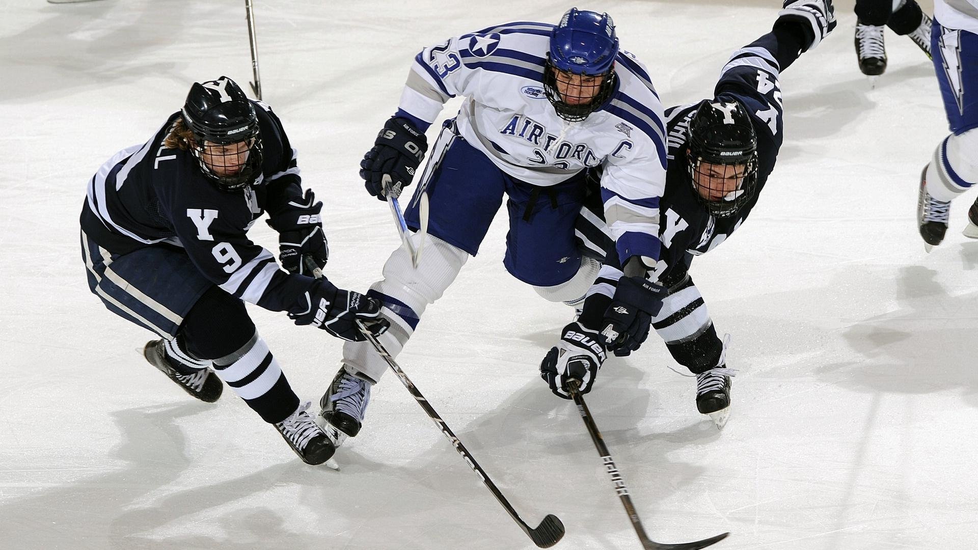 kaiyun sports-2025英雄联盟解说主持杯赛程赛制公布：吾胃竞巅峰，快乐多一点，lol赛事解说主持人