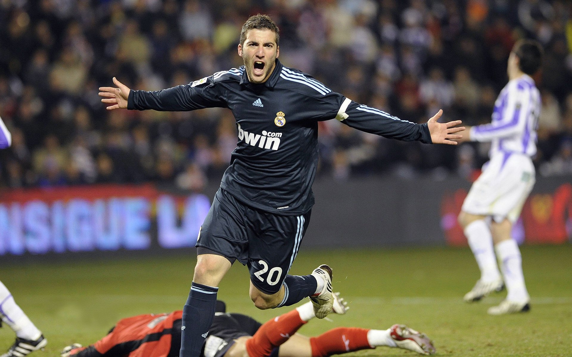 欧冠小组赛：塞维利亚逆转莱比锡 安达卢西亚之夜再现欧战气质